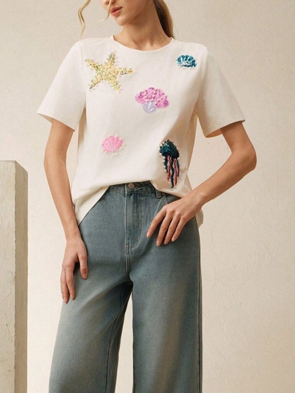 White Casual Women's Sequin Applique Bubble Sleeve Crew Neck T-Shirt - Picture 7 of 7
